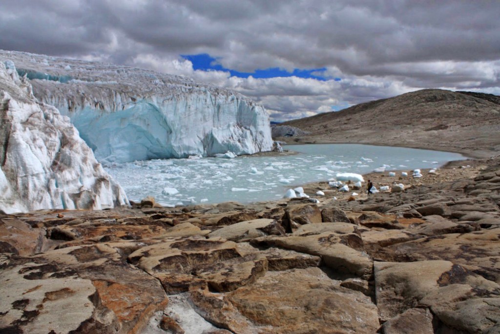 Källa: WiKälla: Wikipedia - The Quelccaya Ice Cap is the second largest glaciated area in the tropics, in Peru