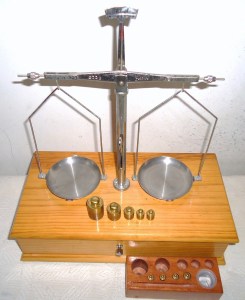 Balansvåg med vikter